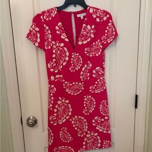 Milly Elle Pleated Pink Paisley V‑Neck Short Sleeve Mini Dress